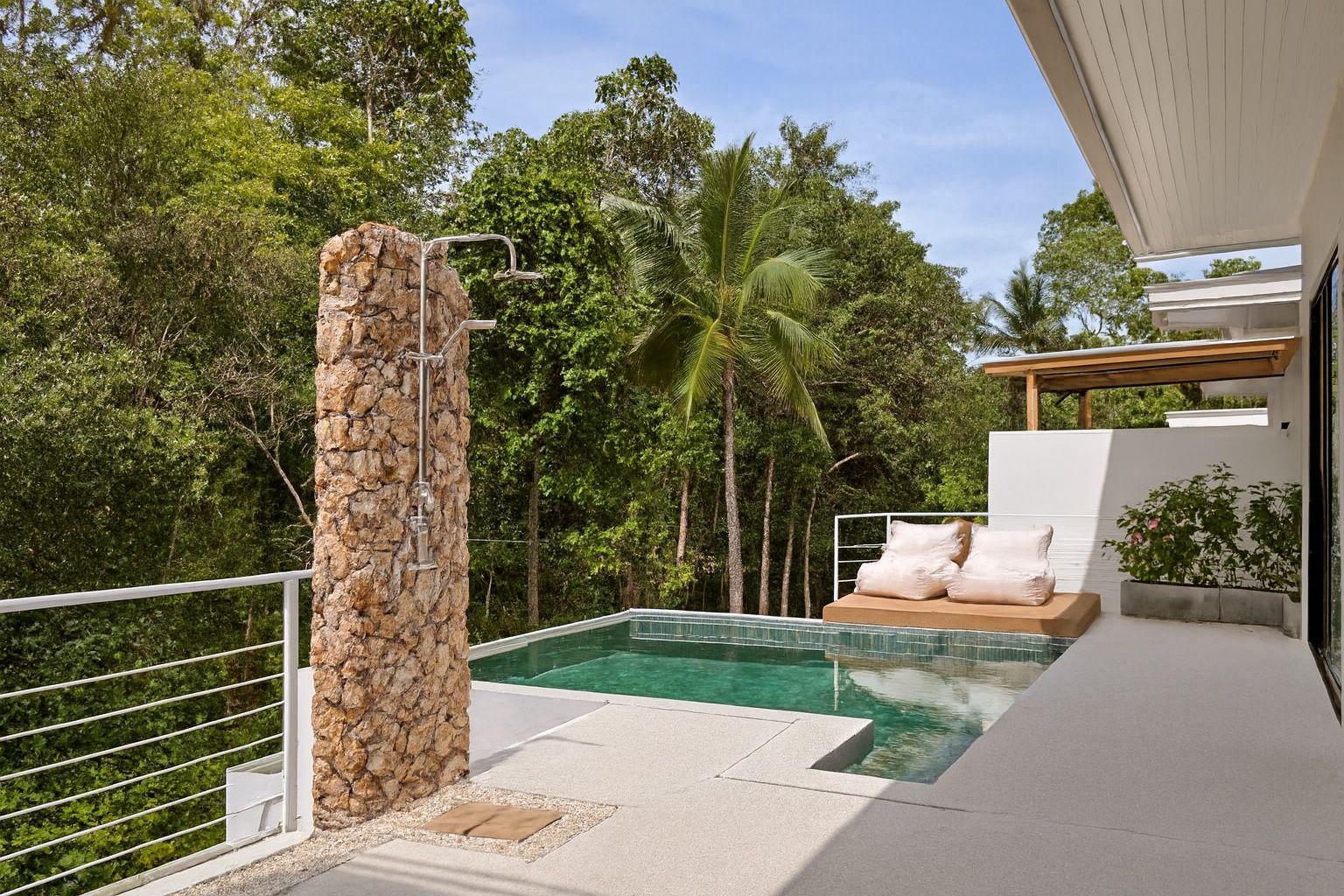 Real-estate terrace - after