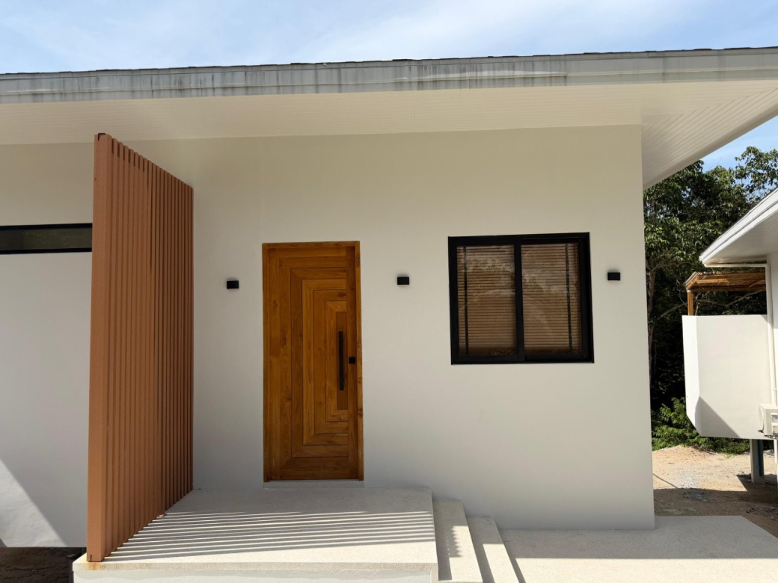 House exterior before and after enhancement for a faster-selling listing - before